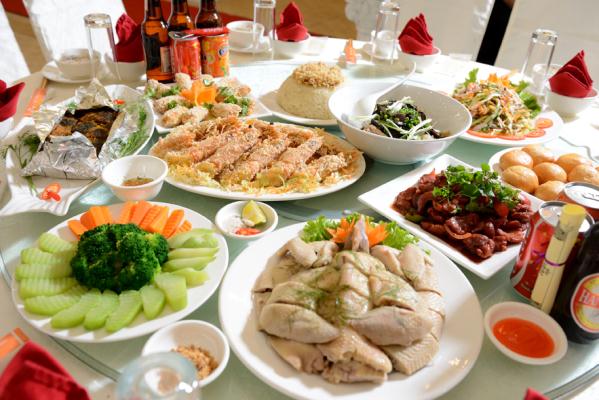 Bàn tiệc trâu vàng